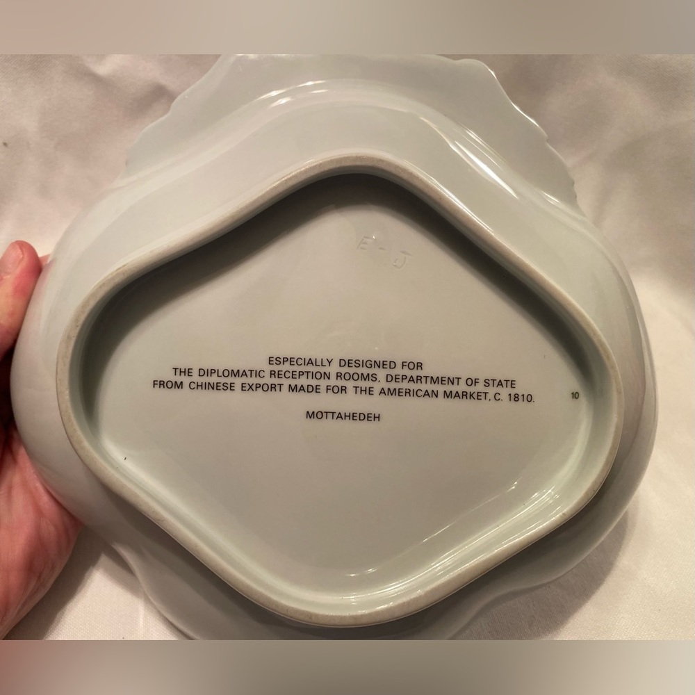 Mottahedeh E Pluribus Unum Diplomatic Eagle Scalloped Dish - Picture 6 of 6